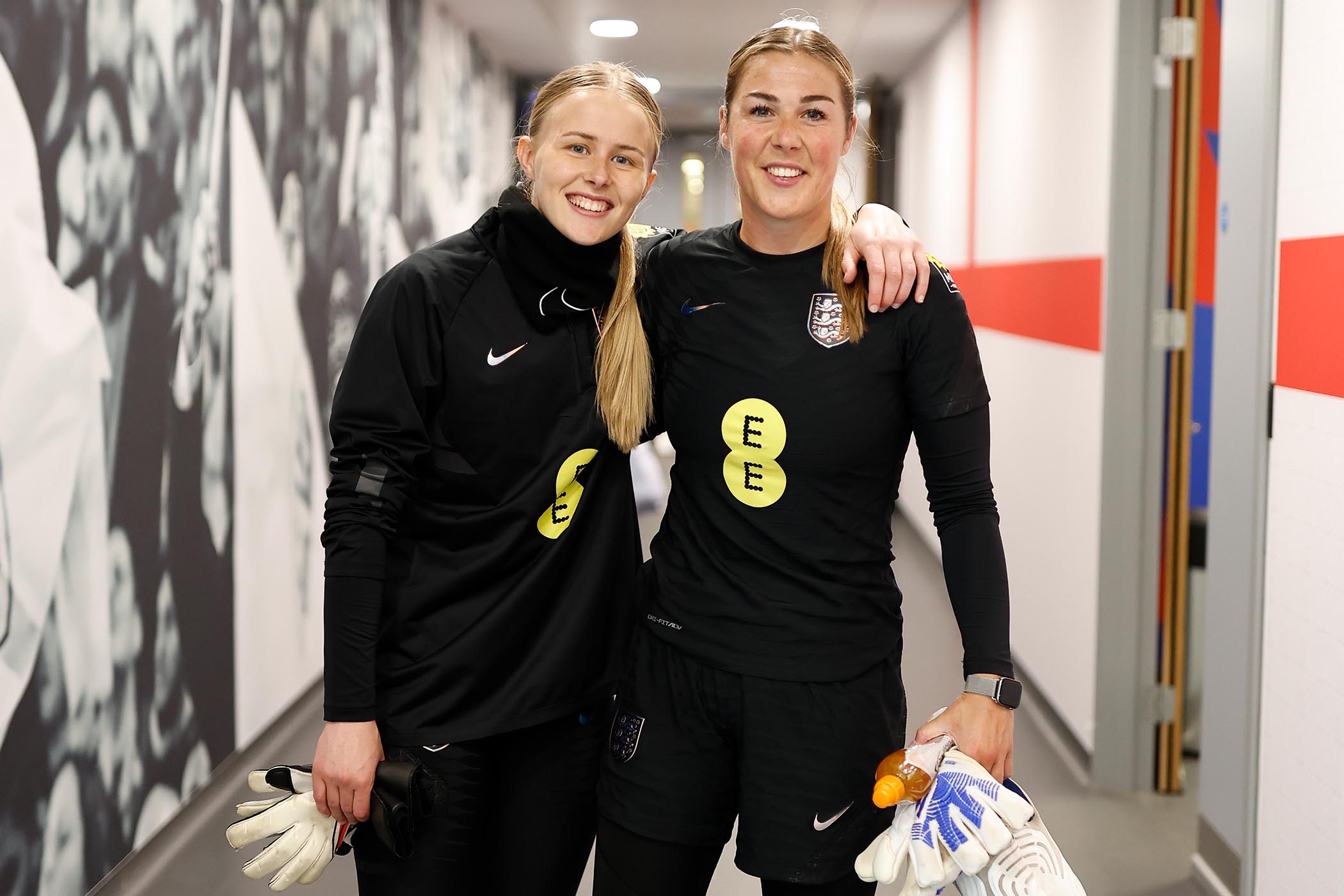 Mary Earps hits out at England coach and fellow goalie