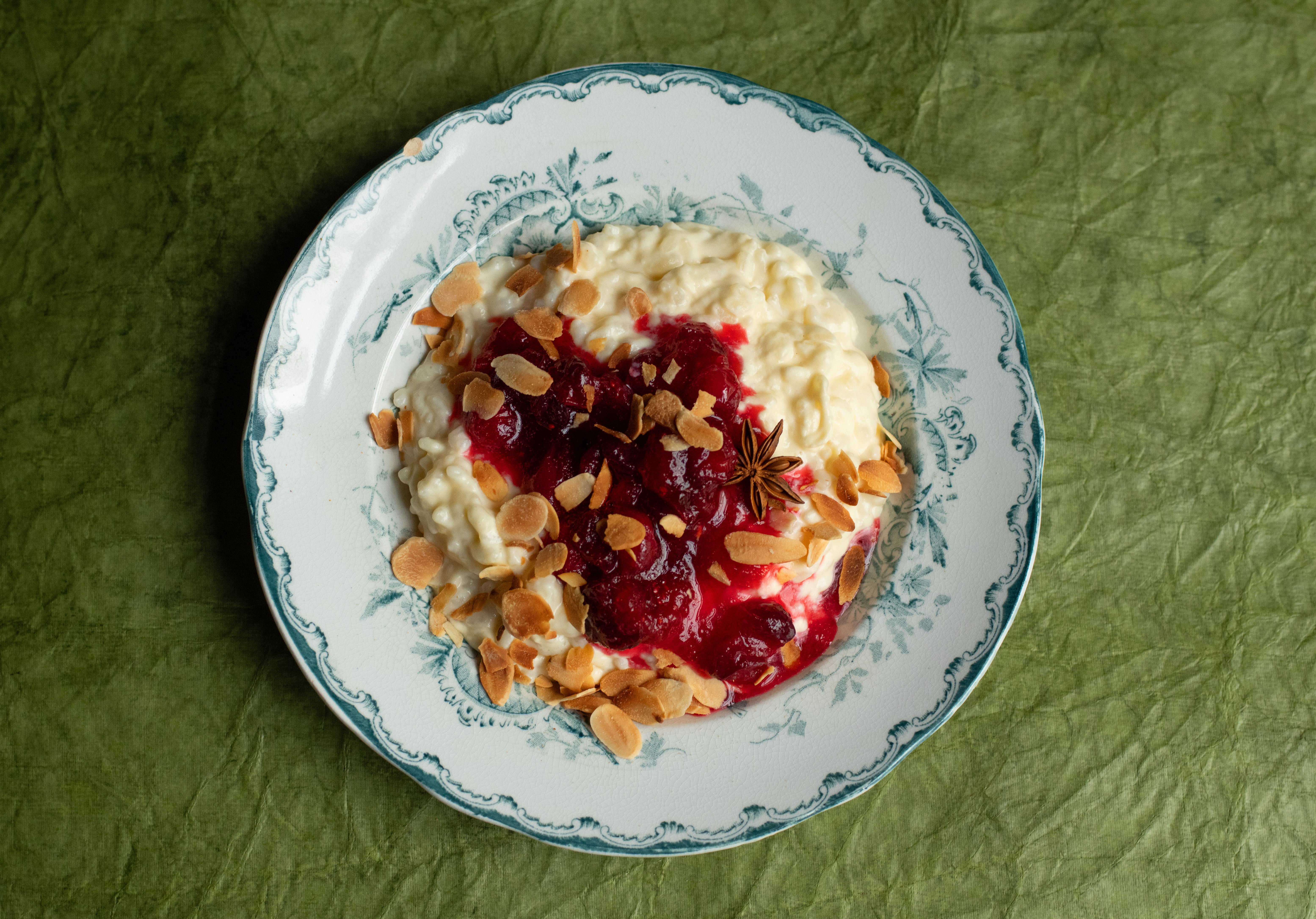 Midweek treat: rice pudding with scarlet fruits