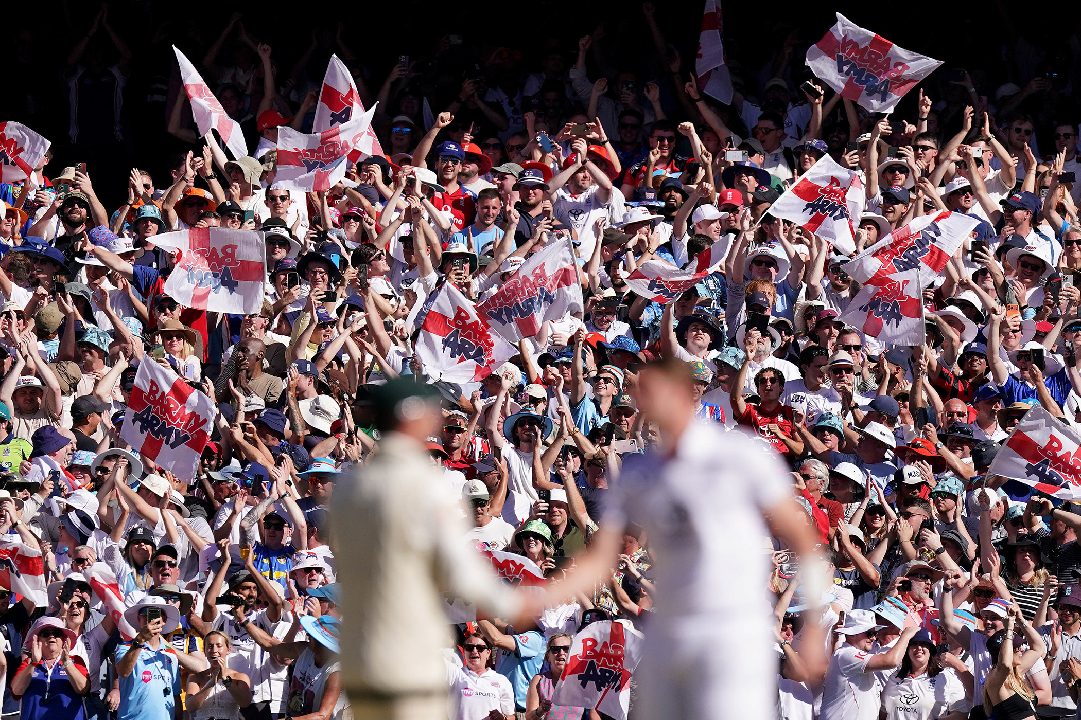 England win first Ashes Test in Australia since 2011 within two days