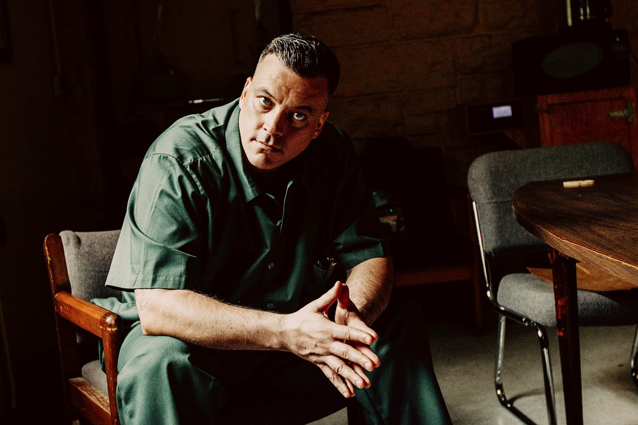 The murderer who writes the truth of crime from a prison cell