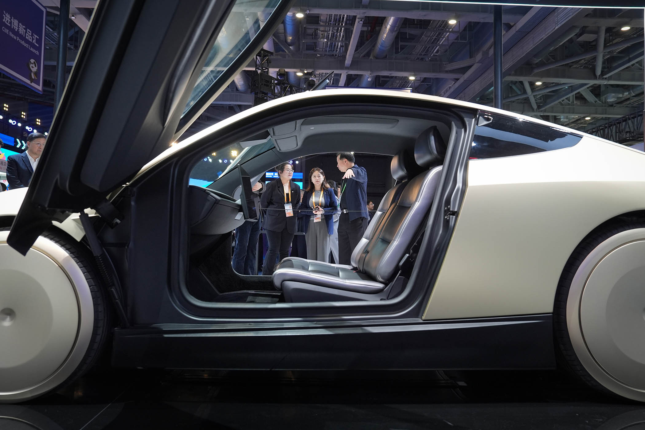 Tesla sets sights on robotaxis